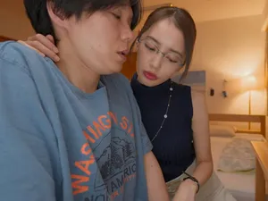 Người vợ trẻ múp rụp bị nóng bỏng bởi quản lý của chồng