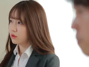 [Trưng bày mặt và bị địt] Một cô gái trẻ xinh đẹp lái xe Land Rover đã lừa dối tôi và quan hệ tình dục với tôi ngoài trời trong công viên vào ban ngày và bị địt