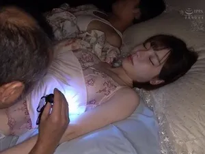 Địt nhau vụng trộm cùng cô bạn thân lồn nhiều nhớt